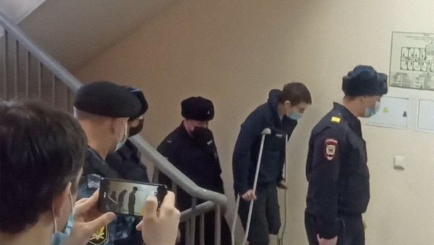 Устроившего стрельбу в пермском университете Бекмансурова доставили в суд