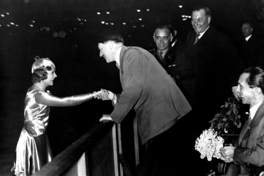 Соня Хени и Адольф Гитлер в Берлине, 1934 год 