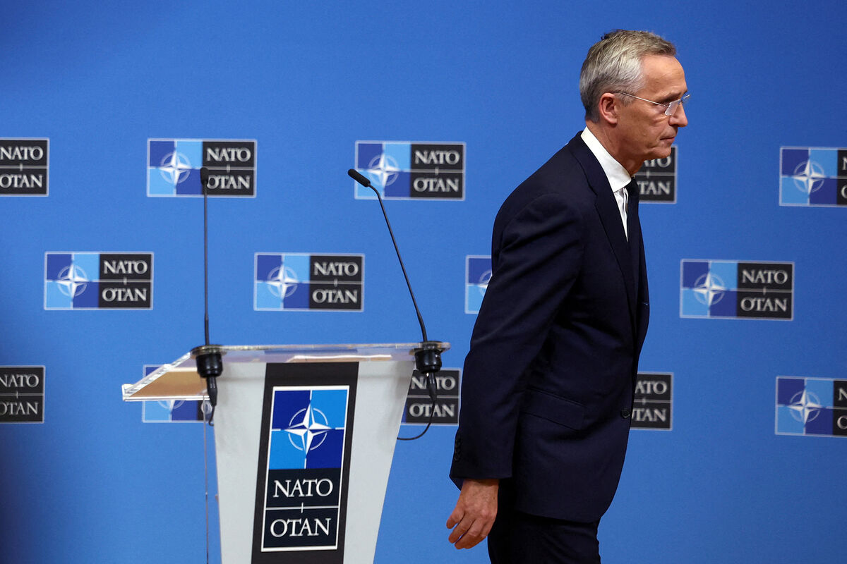 Генеральный секретарь НАТО Йенс Столтенберг после выступления на встрече министров стран НАТО в Брюсселе, 28 ноября 2023 года