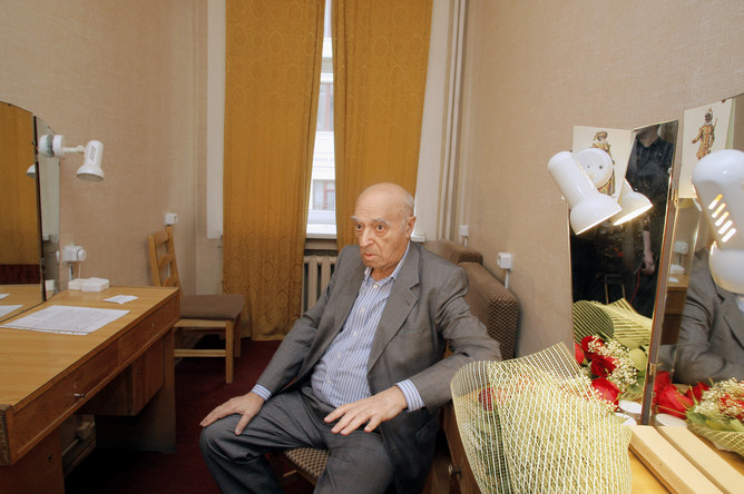 Владимир Этуш в гримерной театра имени Евг.Вахтангова