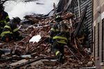На месте взрыва жилого дома в Нью-Йорке