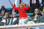 Канцлер Германии Ангела Меркель во время матча между сборной Аргентины и сборной Германии