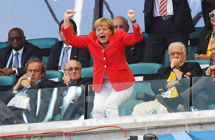 Канцлер Германии Ангела Меркель во время матча между&nbsp;сборной Аргентины и сборной Германии