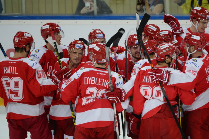 Хоккеисты московского «Спартака» радуются первой победе в сезоне