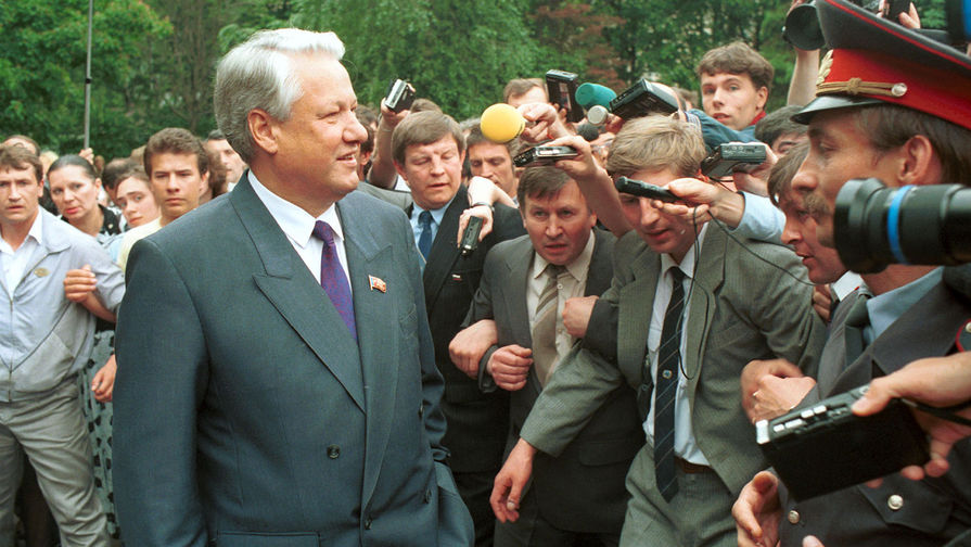 Борис Ельцин на&nbsp;избирательном участке, 12 июня 1991 года