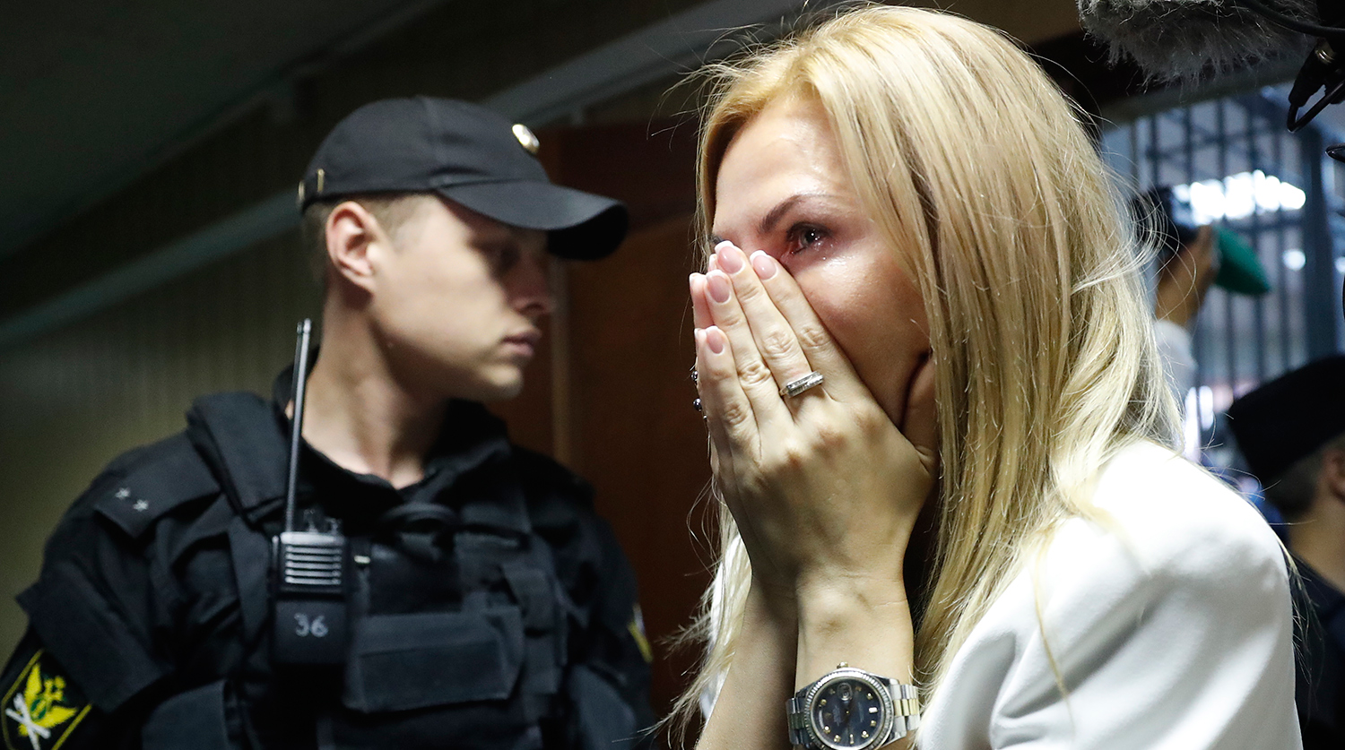 Супруга Сергея Полонского Ольга Дерипаско после вынесения приговора бизнесмену в Пресненском суде