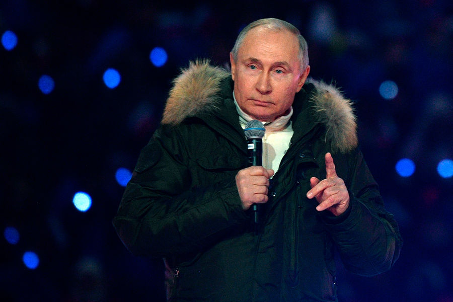 Президент России Владимир Путин на концерте в Лужниках в честь седьмой годовщины присоединения Крыма, 18 марта 2021 года