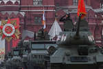 Танк Т-34-85 на военном параде, посвящённом 77-й годовщине Победы в Великой Отечественной войне на Красной площади в Москве, 9 мая 2022 года