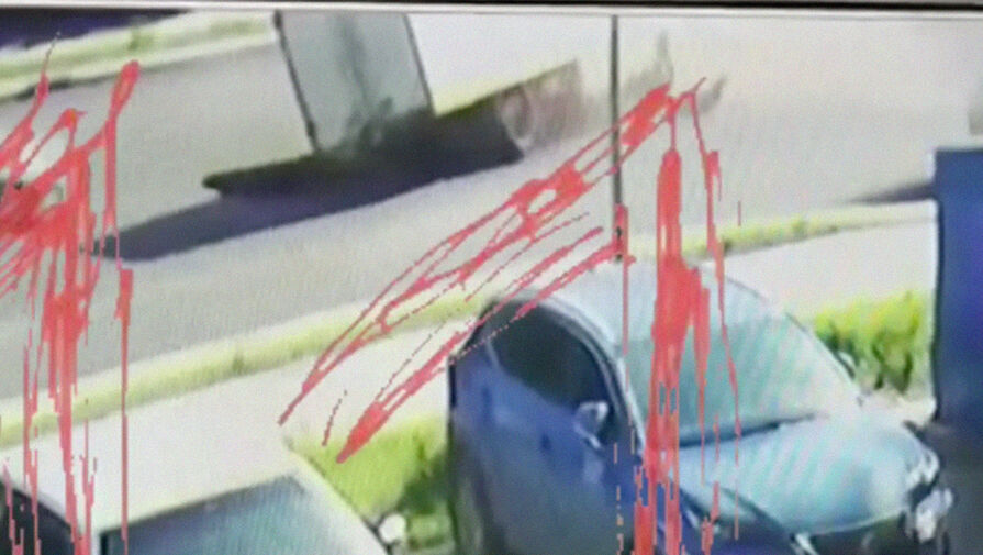 Момент провала дороги на улице Каховка попал на видео
