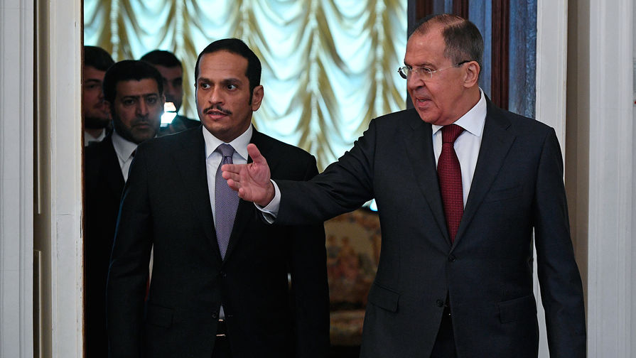 Министр иностранных дел РФ Сергей Лавров (справа) и министр иностранных дел Катара Мухаммед аль-Тани во время встречи в Москве, 10 июня 2017 года