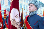 Военнослужащие на Дворцовой площади во время военного парада в часть 75-й годовщины полного освобождения Ленинграда от фашистской блокады, 27 января 2019 года