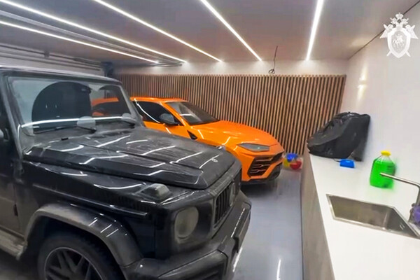 Автомобиль Lamborghini Urus в&nbsp;доме семьи блогеров Чекалиных, 7&nbsp;марта 2023&nbsp;года