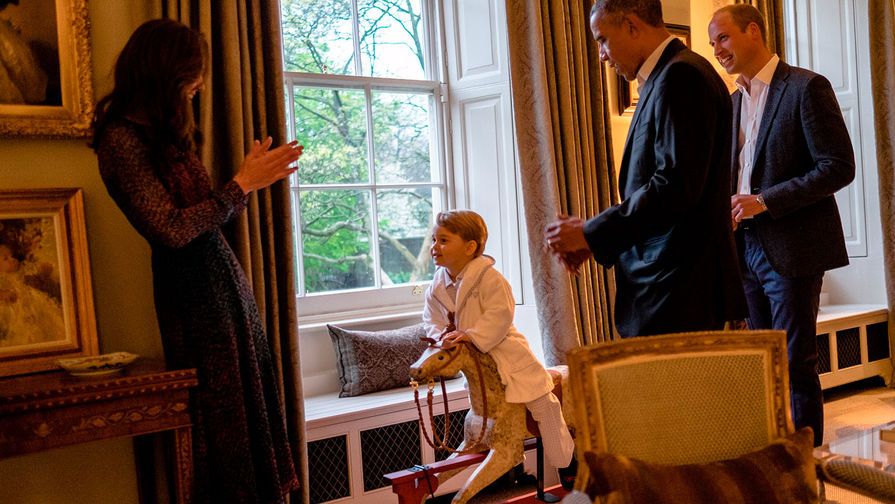 Президент Обама и принц Уильям, принц Джордж и Кейт Миддлтон (справа налево) в&nbsp;Кенсингтонском дворце