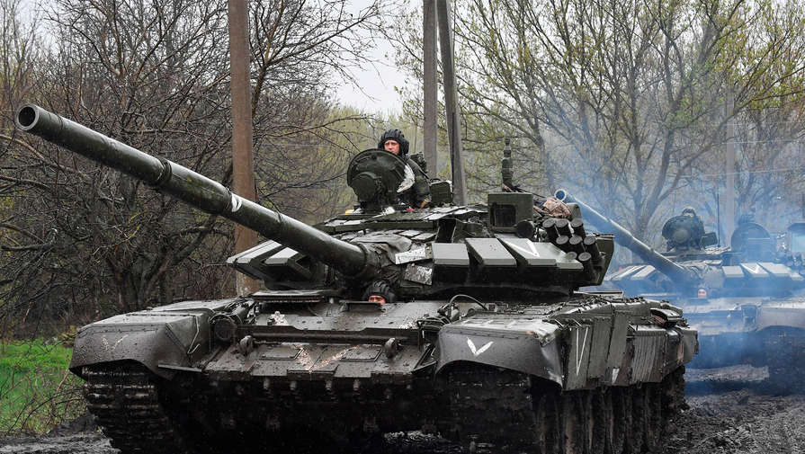 РВ показала российский танк, заставивший украинскую пехоту отступать