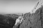 <b>Эбрахим Алипур. «У пуль нет границ»</b>
<br><br>
Иран, Курдистан. Колбары (пограничные курьеры) перевозят товары, такие как бытовая техника, мобильные телефоны и одежда, на своих спинах по труднопроходимой местности из Ирака и Турции в иранский Курдистан. Вес рюкзаков достигает 50 килограммов, время в пути до 12 часов