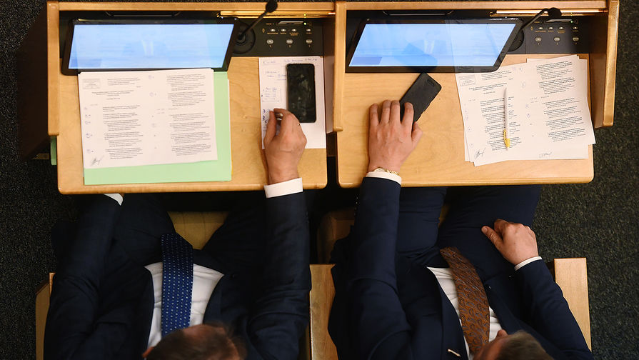 Депутаты на заседании Госдумы, 2016 год