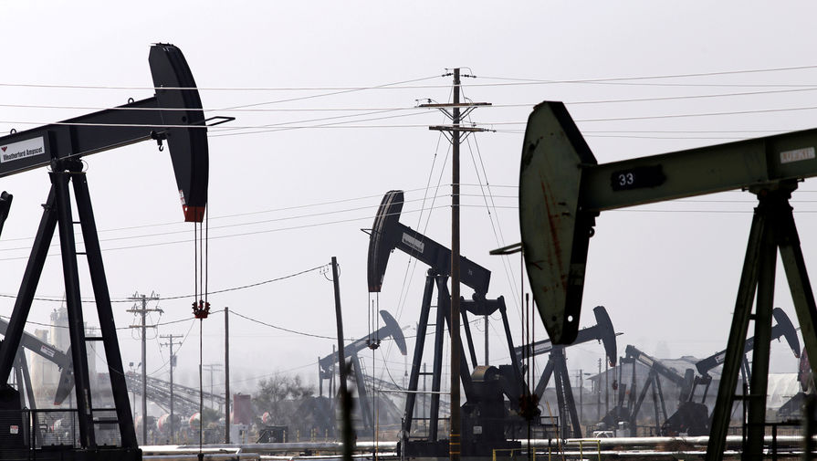 Песков заявил о непонятных обсуждениях в ЕС потолка цен на нефть из России