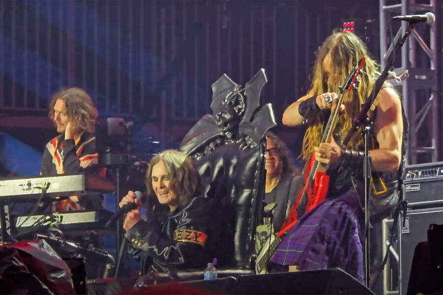 Оззи Осборн и Black Sabbath во время последнего концерта в&nbsp;Бирмингеме, 5&nbsp;июля 2025&nbsp;года (кадр из&nbsp;видео)