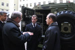 Дмитрий Медведев и Александр Бортников во дворе здания ФСБ РФ, 2010 год