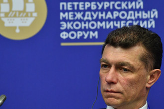 Министр труда и социальной защиты России Максим Топилин во время панельной сессии в рамках Санкт-Петербургского международного экономического форума, 2 июня 2017 года
