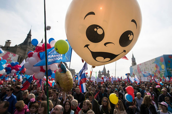 Участники первомайской демонстрации на Красной площади в Москве, 1 мая 2018 года