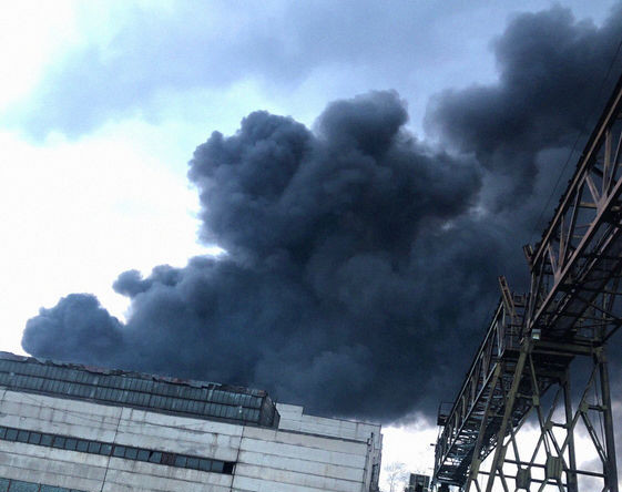 Во время пожара на заводе Красмаш в Красноярске, 26 апреля 2019 года