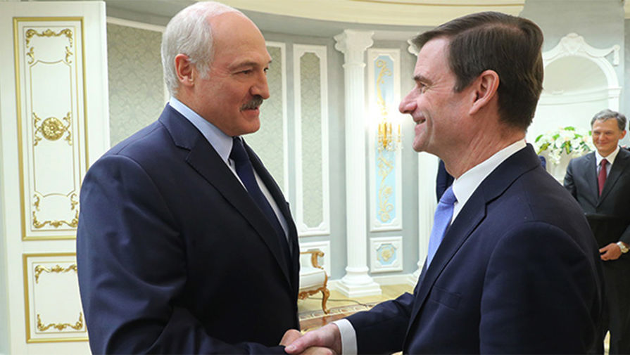 Президент Белоруссии Александр Лукашенко и заместитель Государственного секретаря США по политическим вопросам Дэвид Хэйл, 17 сентября 2019 года