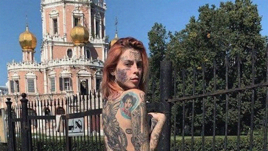 Штраф или год колонии? Что грозит модели Полине Фейс за обнаженные фото у храма в Москве