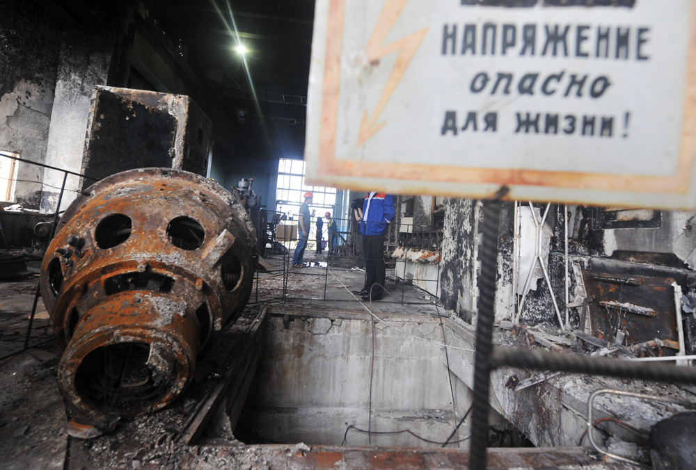 В результате взрывов и возникшего вслед за ними пожара были повреждены три генератора станции.