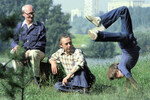 Олег Ефремов с отцом Николаем Ивановичем и сыном Мишей, 1977 год
