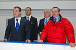 Президент России Дмитрий Медведев, тренер, олимпийский чемпион Александр Горшков во время посещения муниципального детского центра хоккея и фигурного катания в Одинцово, 2008 год
