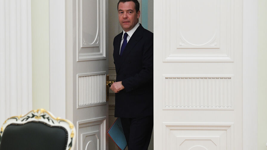 Путин назначил Медведева на пост первого зампредседателя Военно-промышленной комиссии