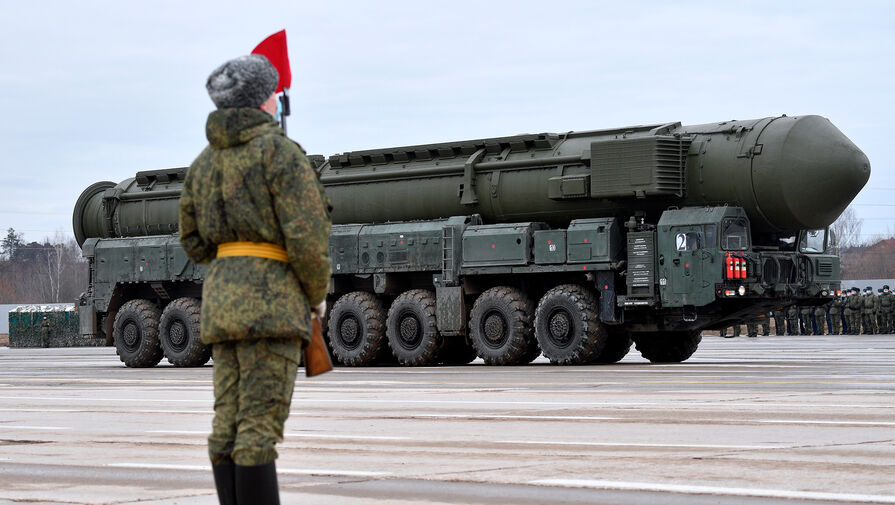 Минобороны РФ показало отправку ракетных комплексов Ярс на парад в Москву