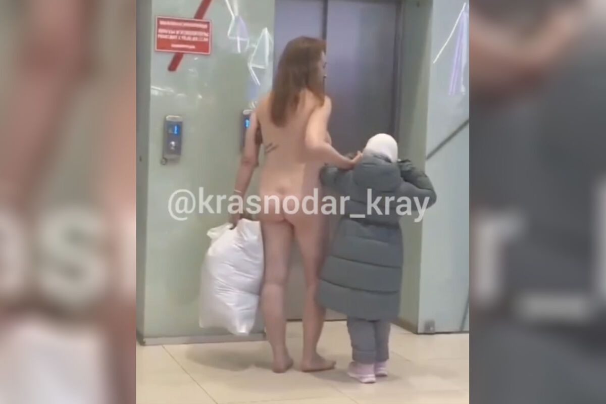 В Киеве голая женщина публично признавалась в любви - «ФАКТЫ»