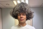 Певец Стас Пьеха с цветами, 21 февраля 2025 года