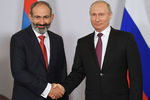 Президент России Владимир Путин и премьер-министр Армении Никол Пашинян во время встречи