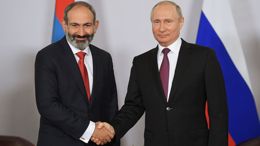 Президент России Владимир Путин и премьер-министр Армении Никол Пашинян во время встречи