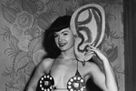 Бетти Пейдж снимается для рекламы, 1940-е