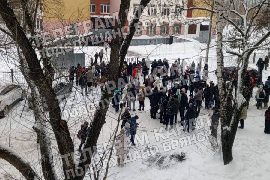 Ситуация возле школы после стрельбы в&nbsp;Брянске
