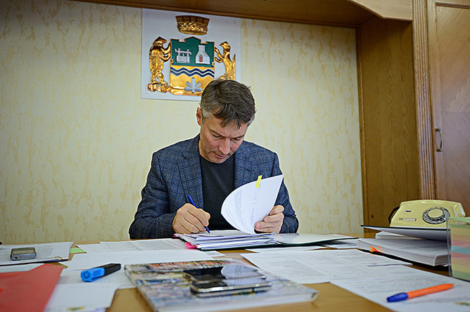 Глава Екатеринбурга Евгений Ройзман вызван на допрос по делу о реставрации храма в поселке Быньги