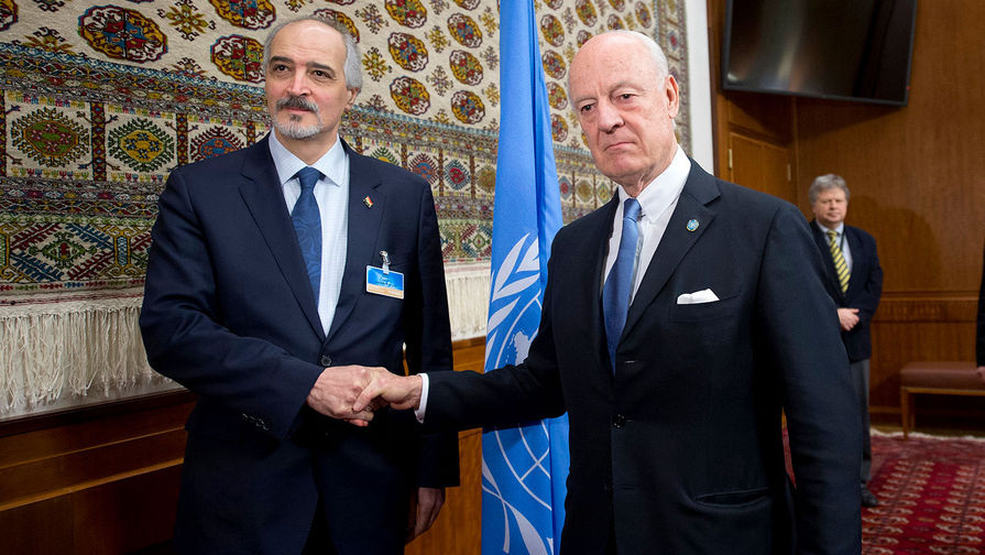 Постпред Сирии при ООН Башар Джаафари и посредник ООН по Сирии Стаффан де Мистура в Женеве