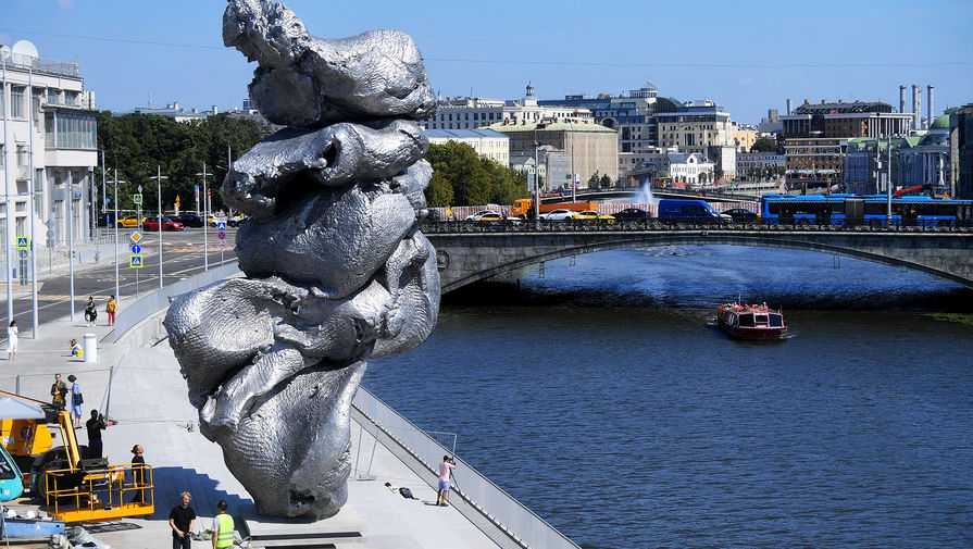 Скандальную скульптуру Большая глина N4 решили оставить в Москве
