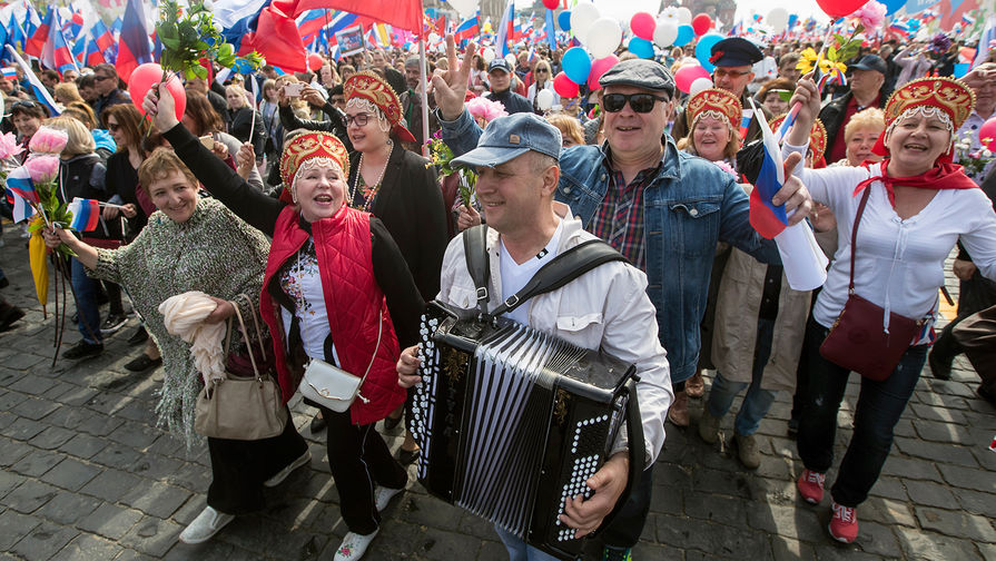 Участники первомайской демонстрации на&nbsp;Красной площади в&nbsp;Москве, 1 мая 2018 года