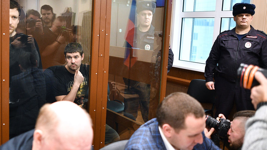 Павел Мамаев и Александр Протасовицкий (слева направо на&nbsp;втором плане) на&nbsp;заседании Тверского районного суда Москвы, 6 февраля 2019 года