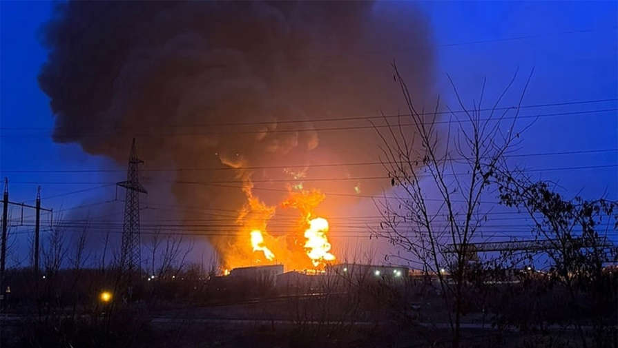 В результате пожара на нефтебазе в Белгороде пострадали двое рабочих