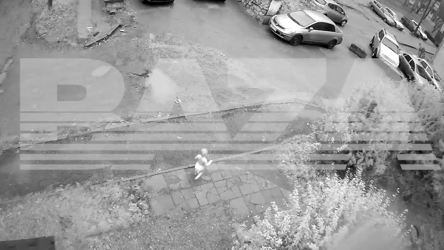 В Кирове полуторагодовалая девочка сбежала из детского сада в одном подгузнике
