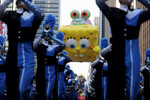 Губка Боб во время ежегодного парада в честь Дня благодарения в Нью-Йорке, 24 ноября 2022 года