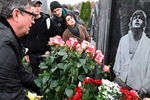 27 октября 2019 года на Троекуровском кладбище был открыт памятник Николаю Караченцову
