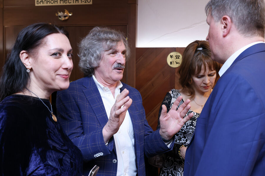 Кинооператор Юрий Клименко (в центре) на&nbsp;церемонии вручения национальной кинематографической премии &laquo;Ника&raquo; в&nbsp;театре &laquo;Маска&raquo; в&nbsp;Москве, 24&nbsp;марта 2025&nbsp;года