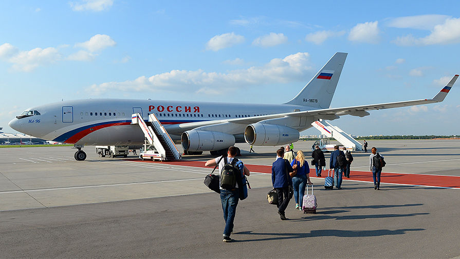 Самолет Специального летного отряда «Россия» Ил-96-300 в московском аэропорту Внуково, июнь 2016 года